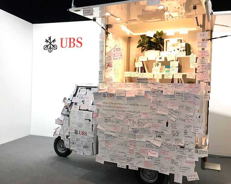 Banca UBS utilise un promo truck Piaggio comme tableau d'affichage et un poste de travail mobile lors d'un événement d'entreprise