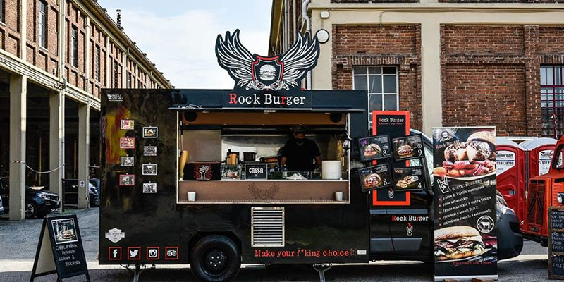 Unternehmen aus dem Gaststättengewerbe kaufen beispielsweise einen Rock-Burger aus Turin, der einen food truck gekauft hat, um Hamburger zu verkaufen und die Marke zu bewerben