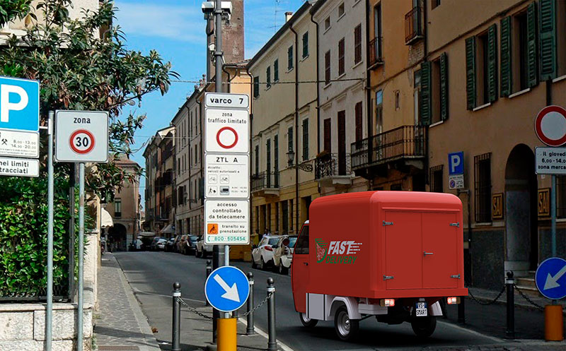 Der elektrische Piaggio Ape mit Liefereinrichtung für Lieferungen nach Hause garantiert eine hervorragende Mobilität in der Stadt und in den historischen Zentren