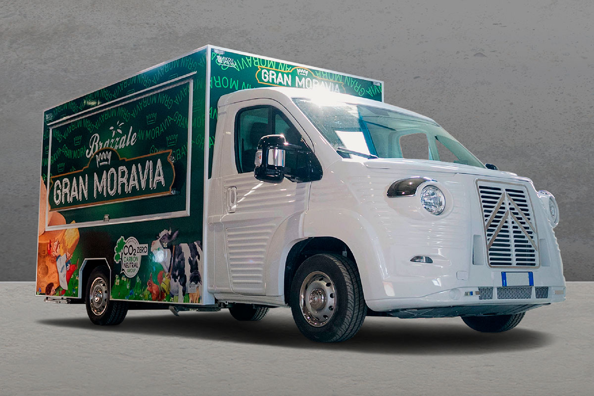 food truck prodotto per Brazzale il famoso brand di formaggi come il Gran Moravia, burro e latticini