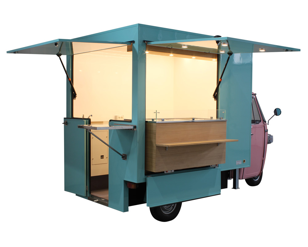 piaggio ape tr gelateria usata come chioschetto mobile nel parco natura viva a Bussolengo verona