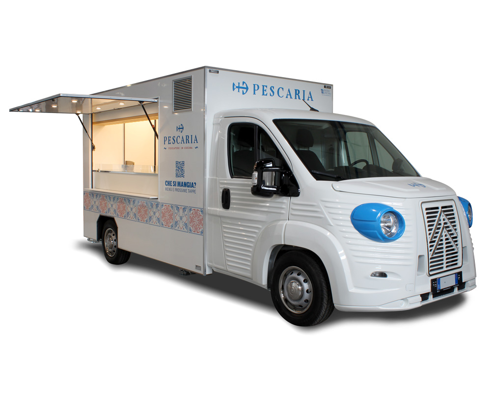 fast food truck di pesce pescaria con cucina attrezzata con forno, friggitrici e frighi