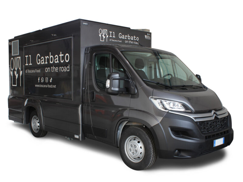 pro x food truck toscana food costruito con batterie, pannelli fotovoltaici e sistema integrato eXtra