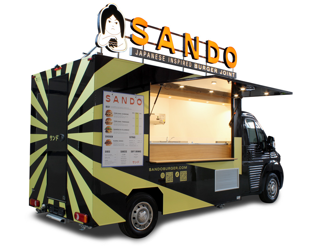 burger truck Sando Svizzera realizzato su NV Food Truck attrezzato per cucinare hamburger giapponesi